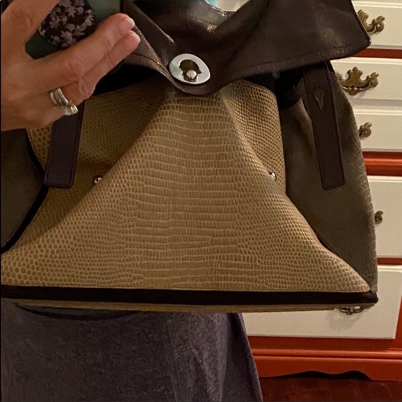 YVES Saint Laurent Large Muse Two Bag - Picture 9 of 16